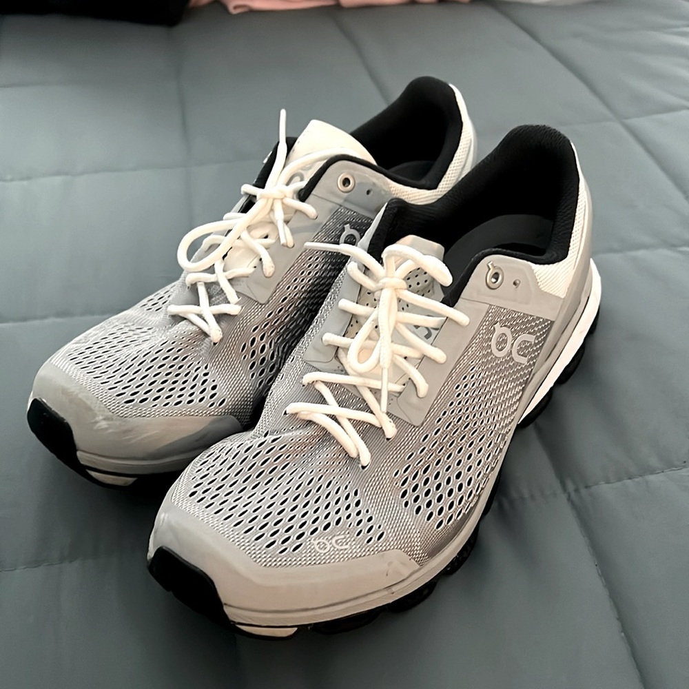 On Cloud - Used twice. Running sneaker. Too narrow for me. Size 10 women’s!